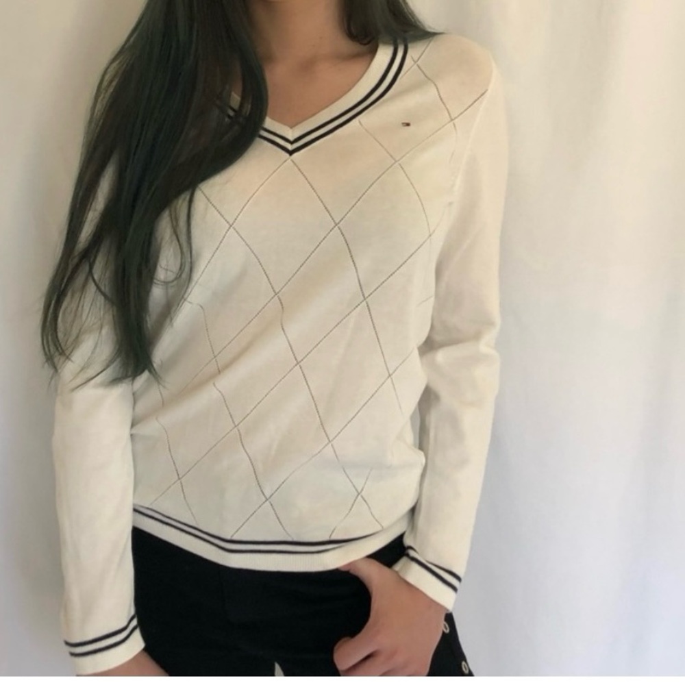 Tommy Hilfiger light weight sweater. Brand new with tags.